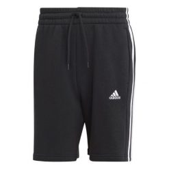 Spodenki krótkie męskie adidas Essentials Fleece 3-Stripes. Czarne szorty męskie Adidas, bez wzorów, z bawełny, sportowe. Za 134.99 zł.