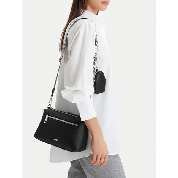 Torebka Lasocki. Czarne listonoszki damskie Lasocki, bez wzorów, bez dodatków. Za 189.99 zł.