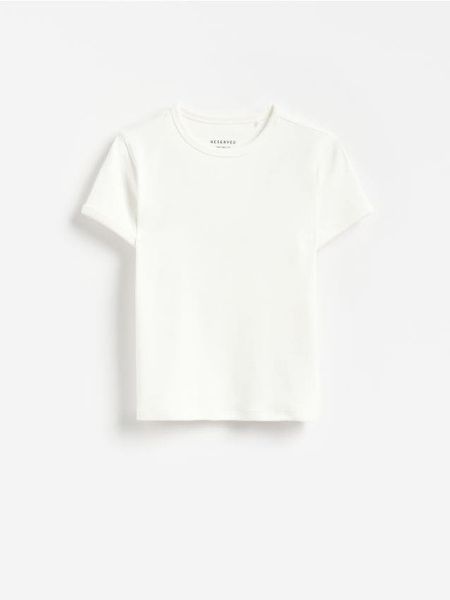 T-shirt z dodatkiem modalu - złamana biel. Koszulki dziewczęce Reserved, bez wzorów, z dzianiny, bez ramiączek. Za 25.99 zł.