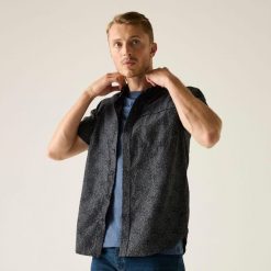 Koszula Regatta Mindano. Brązowe koszule męskie Regatta, bez wzorów, bez kołnierzyka, bez ramiączek. W wyprzedaży za 139.99 zł.