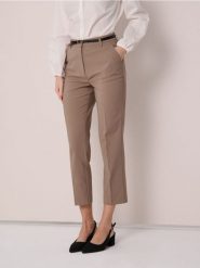 Spodnie chino z paskiem - beżowy. Brązowe spodnie materiałowe damskie Sinsay, bez wzorów. Za 59.99 zł.
