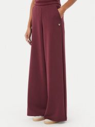 Guess Spodnie dresowe V4YB07 KCAY2 Bordowy Relaxed Fit. Czerwone spodnie dresowe damskie Guess, xxl, z aplikacjami, z dresówki. Za 354.99 zł.