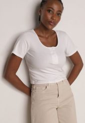 Biały Prążkowany Top Bawełniany z Guzikami przy Dekolcie Nedera. Białe topy damskie Born2be, m, bez wzorów, z bawełny, bez ramiączek. Za 39.99 zł.