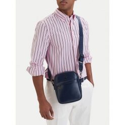 Saszetka Beverly Hills Polo Club. Niebieskie saszetki męskie Beverly Hills Polo Club. Za 149.99 zł.