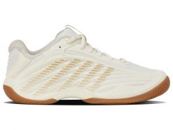 Sneakersy damskie K-swiss HCE 3 INDOOR do treningu beżowe (94607-164-M). Brązowe obuwie trekkingowe damskie K-Swiss. Za 319.00 zł.