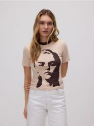 T-shirt z nadrukiem - beżowy. Brązowe t-shirty damskie Reserved, l, bez wzorów, z bawełny, bez kołnierzyka. W wyprzedaży za 29.99 zł.