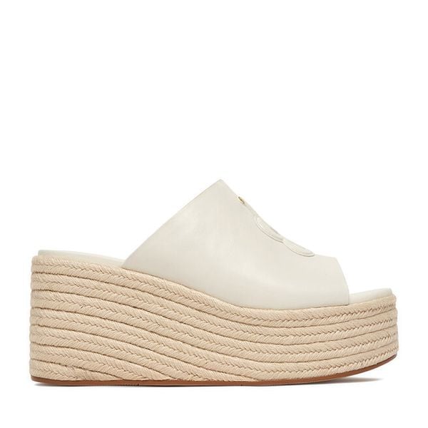 Espadryle Badura. Białe espadryle damskie Badura, bez wzorów, bez obcasa. Za 349.99 zł.