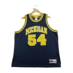 Second life - Majestic koszulka męska NCAA Michigan 54 - Stan bardzo dobry. Niebieskie t-shirty sportowe męskie MAJESTIC SPORT, m, z materiału, bez ramiączek, do koszykówki. Za 149.06 zł.