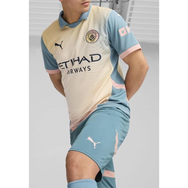 Męskie szorty Manchester City 24/25 PUMA Bold Blue Poppy Pink. Czerwone szorty męskie Puma, m, do piłki nożnej. Za 180.55 zł.