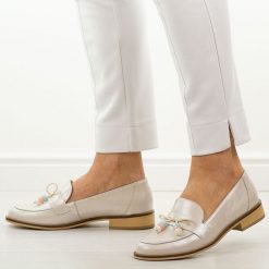 Beżowe perła skórzane Polskie mokasyny damskie Deoni D042. Brązowe mokasyny damskie Deoni, z jeansu. Za 449.00 zł.