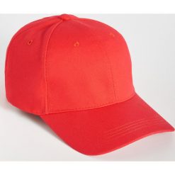 Gładka czapka z daszkiem - Czerwony. Czerwone czapki z daszkiem damskie Sinsay, bez wzorów. W wyprzedaży za 4.99 zł.
