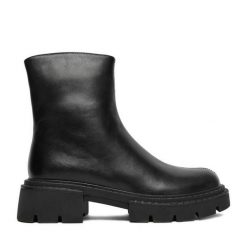 Botki Badura. Czarne botki damskie Badura, bez obcasa, na płaskiej podeszwie, bez zapięcia. Za 299.99 zł.
