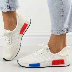 Białe sportowe buty damskie 2062. Białe buty sportowe na co dzień damskie Suzana, bez wzorów, z tkaniny. Za 69.00 zł.