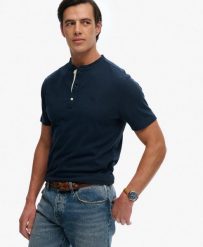 Superdry Koszulka Henley krótkie rękawy bawełna-len – Nordic Chrome Navy. Niebieskie t-shirty damskie Superdry., xl, bez wzorów, z bawełny, bez kołnierzyka. Za 162.75 zł.