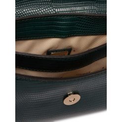 Torebka Guess. Zielone torebki wieczorowe Guess, z aplikacjami, wizytowe, bez kołnierzyka, bez ramiączek. Za 589.99 zł.