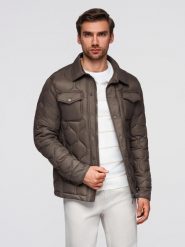 Pikowana kurtka męska w koszulowym fasonie – khaki V3. Brązowe kurtki męskie Ombre Clothing, m, z aplikacjami, z materiału, eleganckie, bez kaptura. W wyprzedaży za 254.99 zł.