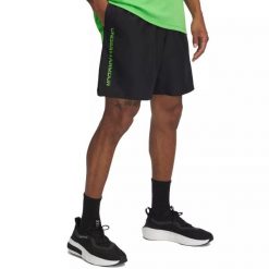 Spodenki Męskie Under Armour Treningowe Sportowe. Czarne szorty sportowe męskie Under Armour, m, z materiału, na fitness i siłownię. Za 101.30 zł.