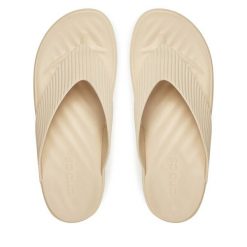 Japonki Crocs. Brązowe klapki damskie Crocs, bez wzorów, bez obcasa. Za 139.99 zł.
