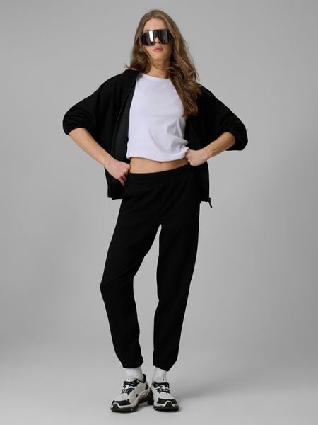 4F Spodnie dresowe joggery damskie - czarne S. Czarne spodnie dresowe damskie 4f, s, bez wzorów, z dresówki. Za 159.99 zł.