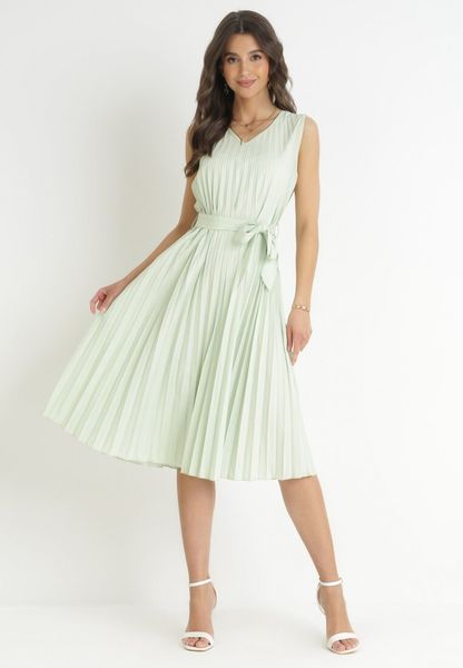 Miętowa Plisowana Sukienka Midi z Rozkloszowanym Dołem i Materiałowym Paskiem Katinka. Zielone sukienki damskie Born2be, m, bez wzorów, z materiału, wizytowe, bez kołnierzyka, bez ramiączek, midi, rozkloszowane. Za 79.99 zł.