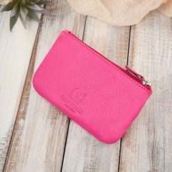 Portfel damski skórzany z kwiatowym wzorem T-45-PI etui na klucze T-51-NPI zestaw prezentowy Paolo Peruzzi ZUP-119-PI. Portfele damskie bez wzorów, ze skóry. Za 109.99 zł.