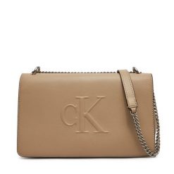 Torebka Calvin Klein Jeans. Brązowe torebki klasyczne damskie Calvin Klein Jeans, bez wzorów, z jeansu, wizytowe, bez kołnierzyka, bez ramiączek. Za 329.99 zł.