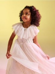 Tiulowa sukienka babydoll - kremowy. Białe sukienki dziewczęce Sinsay, bez wzorów, z tiulu, bez ramiączek. Za 49.99 zł.