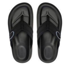 Japonki Desigual. Czarne klapki damskie Desigual, bez wzorów, bez obcasa. Za 379.99 zł.