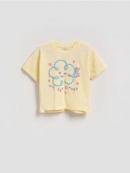 Bawełniany t-shirt z nadrukiem - jasnożółty. Żółte koszulki dziewczęce Reserved, m, bez wzorów, z bawełny, bez ramiączek. Za 22.99 zł.