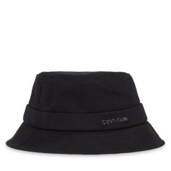Kapelusz Calvin Klein. Czarne kapelusze damskie CALVIN KLEIN, bez wzorów. Za 129.99 zł.