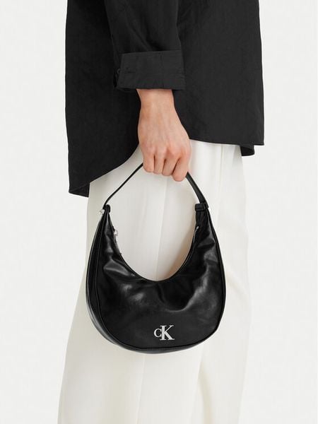 Calvin Klein Torebka Buckle Small Bag LV04F3513G Czarny. Czarne torebki klasyczne damskie CALVIN KLEIN, bez wzorów, ze skóry, bez dodatków. Za 409.99 zł.