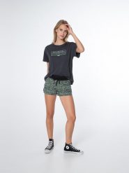 Spodenki damskie Protest PRTFLOWERY shorts. Zielone szorty damskie Protest, bez wzorów, z materiału. Za 139.90 zł.