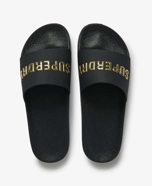 Superdry Premium Metallic Pool klapki damskie z profilowaną wkładką – BLACK/GOLD. Czarne klapki damskie Superdry., bez wzorów, z poliesteru, bez obcasa. Za 144.90 zł.