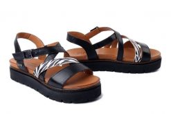 PIAZZA 910320-01 schwarz, sandały damskie. Czarne sandały damskie Piazza, bez wzorów, ze skóry, bez obcasa. Za 271.92 zł.