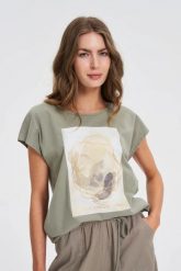 T-shirt z nadrukiem oliwkowy. Zielone t-shirty damskie MOODO, l, bez wzorów, z bawełny, bez kołnierzyka. Za 49.99 zł.