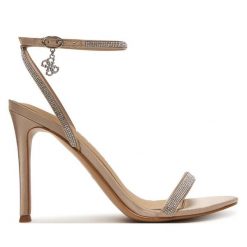 Sandały Guess. Brązowe sandały damskie Guess, z aplikacjami, bez obcasa, na szpilce. Za 559.99 zł.