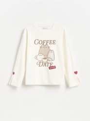 Bawełniana koszulka Pusheen - złamana biel. Koszulki dziewczęce Reserved, bez wzorów, z bawełny, bez ramiączek. Za 49.99 zł.