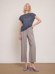 BGN Koszulka w kolorze granatowym rozmiar: 34. Niebieskie bluzki damskie BGN, bez wzorów, bez kołnierzyka. Za 75.86 zł.