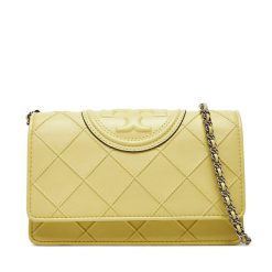 Torebka Tory Burch. Żółte torebki klasyczne damskie Tory Burch, bez wzorów, wizytowe, bez kołnierzyka, bez ramiączek. Za 1,499.00 zł.