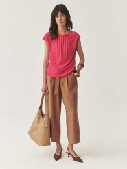 TATUUM Bluzka w kolorze różowym rozmiar: 46. Różowe bluzki damskie Tatuum, bez wzorów, z wiskozy, bez kołnierzyka, bez ramiączek. Za 104.89 zł.