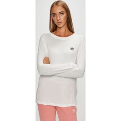 Adidas Originals - Bluzka. Białe bluzki damskie adidas Originals, bez wzorów, z bawełny, casualowe, bez kołnierzyka, bez ramiączek. W wyprzedaży za 139.90 zł.