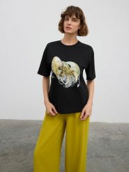 BGN Koszulka w kolorze czarnym rozmiar: 38. Czarne bluzki damskie BGN, bez wzorów, bez kołnierzyka, bez ramiączek. Za 65.69 zł.