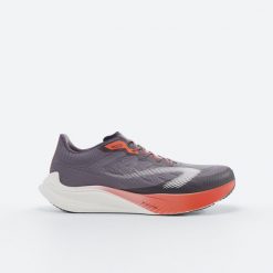 Buty do biegania damskie Kiprun KD900 light. Brązowe obuwie do biegania damskie KIPRUN. Za 449.99 zł.