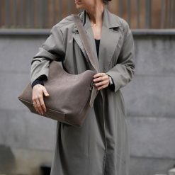 Shopperka skórzana Solier FL39 Maya szara. Szare torby na laptopa damskie Solier, bez wzorów, z jeansu, zamszowe. Za 399.00 zł.