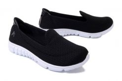 ARTIKER RELAKS 50C1184 czarny, półbuty damskie. Czarne półbuty damskie Artiker Relaks, bez wzorów, sportowe, bez obcasa. Za 114.90 zł.