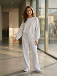 Spodnie dresowe wide leg - Inny. Spodnie sportowe damskie Sinsay, l, z dresówki. Za 35.99 zł.