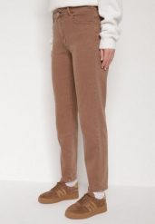 Brązowe Jeansy Mom Fit z Wysokim Stanem Marzia. Brązowe jeansy damskie Born2be, z podwyższonym stanem. Za 109.99 zł.