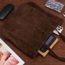 Damska Włoska Skórzana Torebka Worek A4 Troczek czekoladowa W18. Brązowe torebki klasyczne damskie bez wzorów, z zamszu, zamszowe, bez dodatków. Za 144.90 zł.