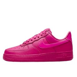 Buty do chodzenia dla dorosłych Air Force 1 Low '07 Fireberry. Czerwone buty sportowe na co dzień damskie Nike, bez wzorów, z materiału, trekkingowe, nike air force. Za 3,807.10 zł.