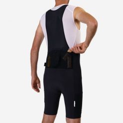 Spodenki rowerowe gravelowe Triban Gravel 500 Cargo na szelkach. Czarne szorty męskie RIVERSIDE, na jesień, bez wzorów, z elastanu. Za 179.99 zł.